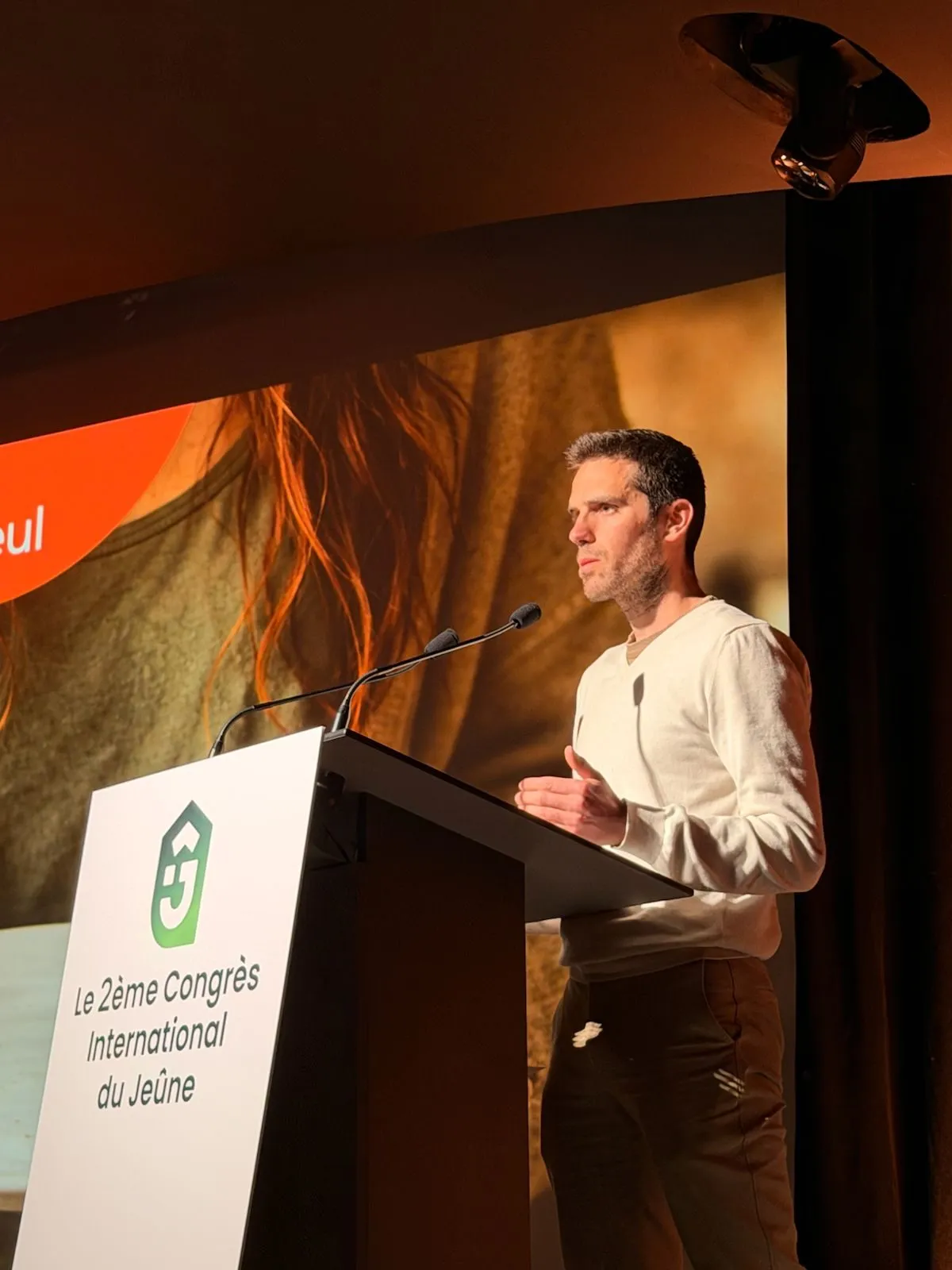 Alexandre en conférence au Congrès International du Jeûne